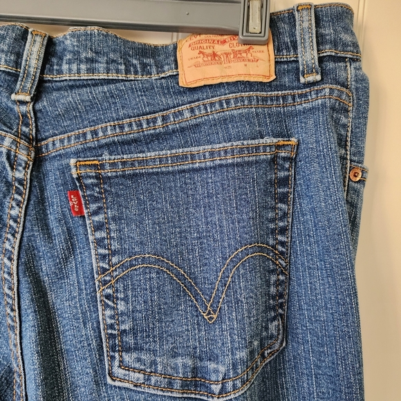 LEVI'S Relaxed Bootcut 550 Jeans - Picture 3 of 10